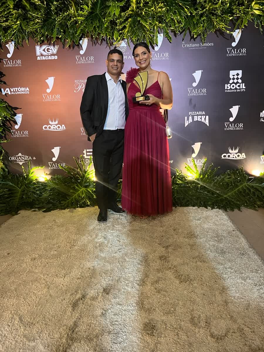 Magno e Joice na cerimônia de premiação